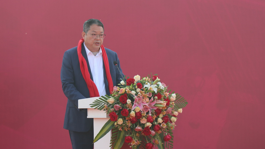 seamaty chairman having a speech about the grandopening of Seamaty Chengdu Future Medical Manufacturing Base Project